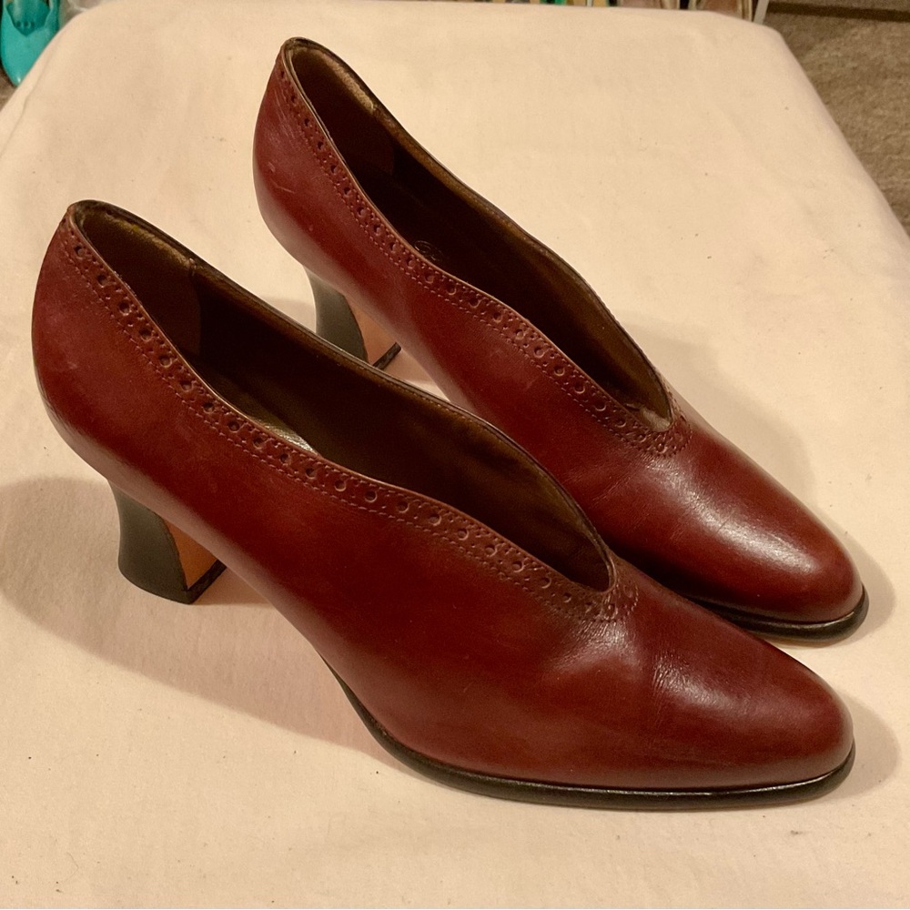 Roslyn Vintage Low Heel Brown Leather Pump Size 39 US 8:5